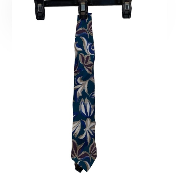 Enrico Coveri Silk tie. Made in USA with imported silk fabric. GUC - Picture 2 of 4